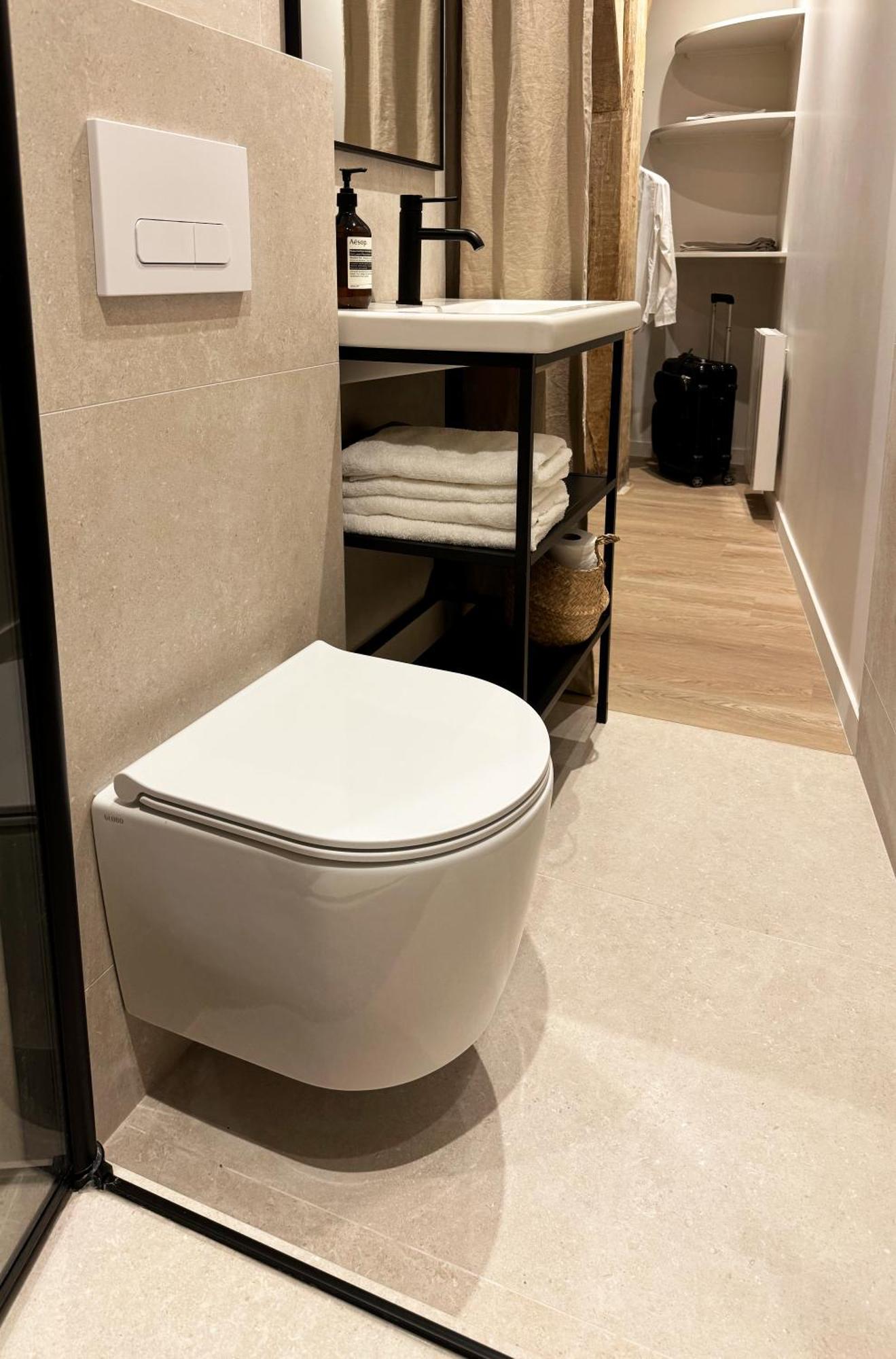 Stylish 2Br & 2Ba With Private Terrace Leilighet Paris Eksteriør bilde